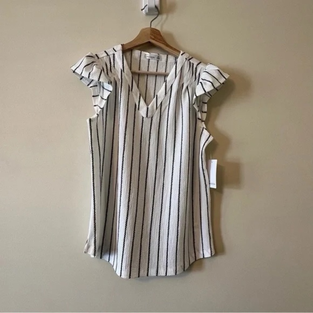 89th & Madison Medium Stripe Jacquard V-Neck Ruffle Sleeve Top